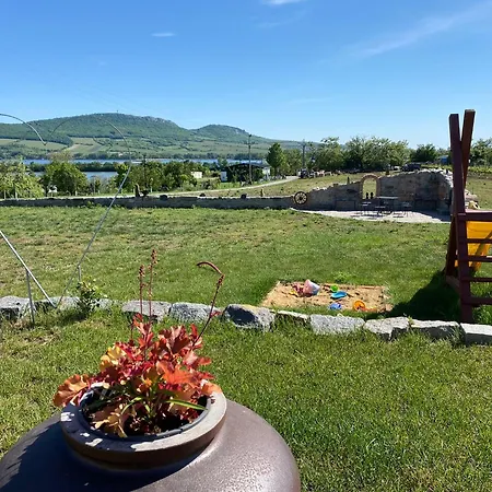 Vinarstvi & Knapek Strachotin